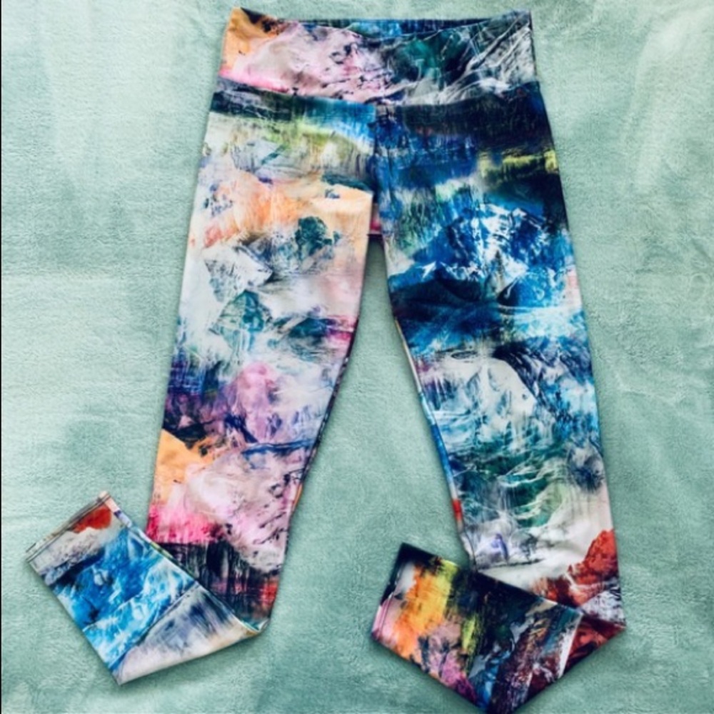 Mountain leggings by Onzie *NWOT*